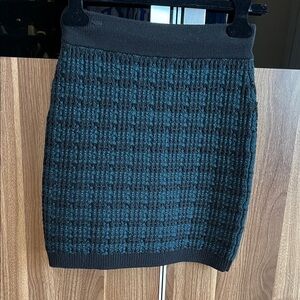 Aritzia/ Babaton Black / green Tweed Skirt sz XXS